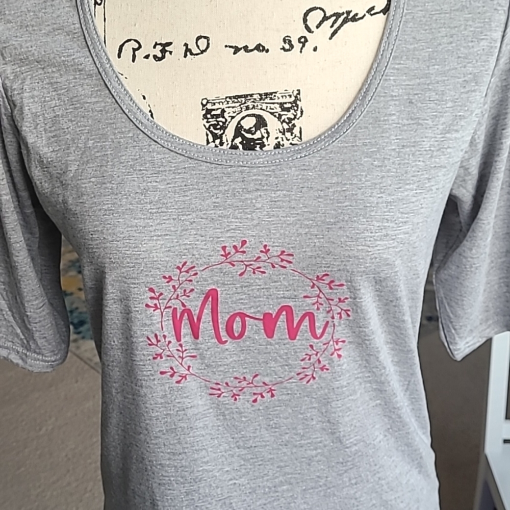 Mom Tee